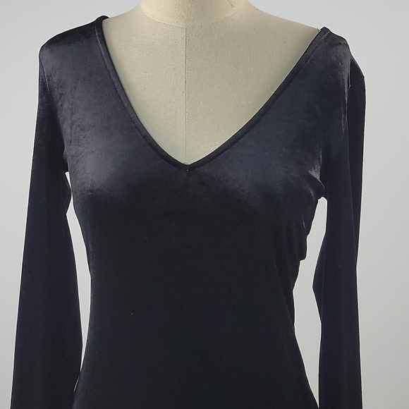 Forever 21 black velvet long sleeve dress - Picture 2 of 5